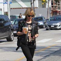 Mena Suvari departs Urth Caffe on Melrose Avenue | Picture 107074